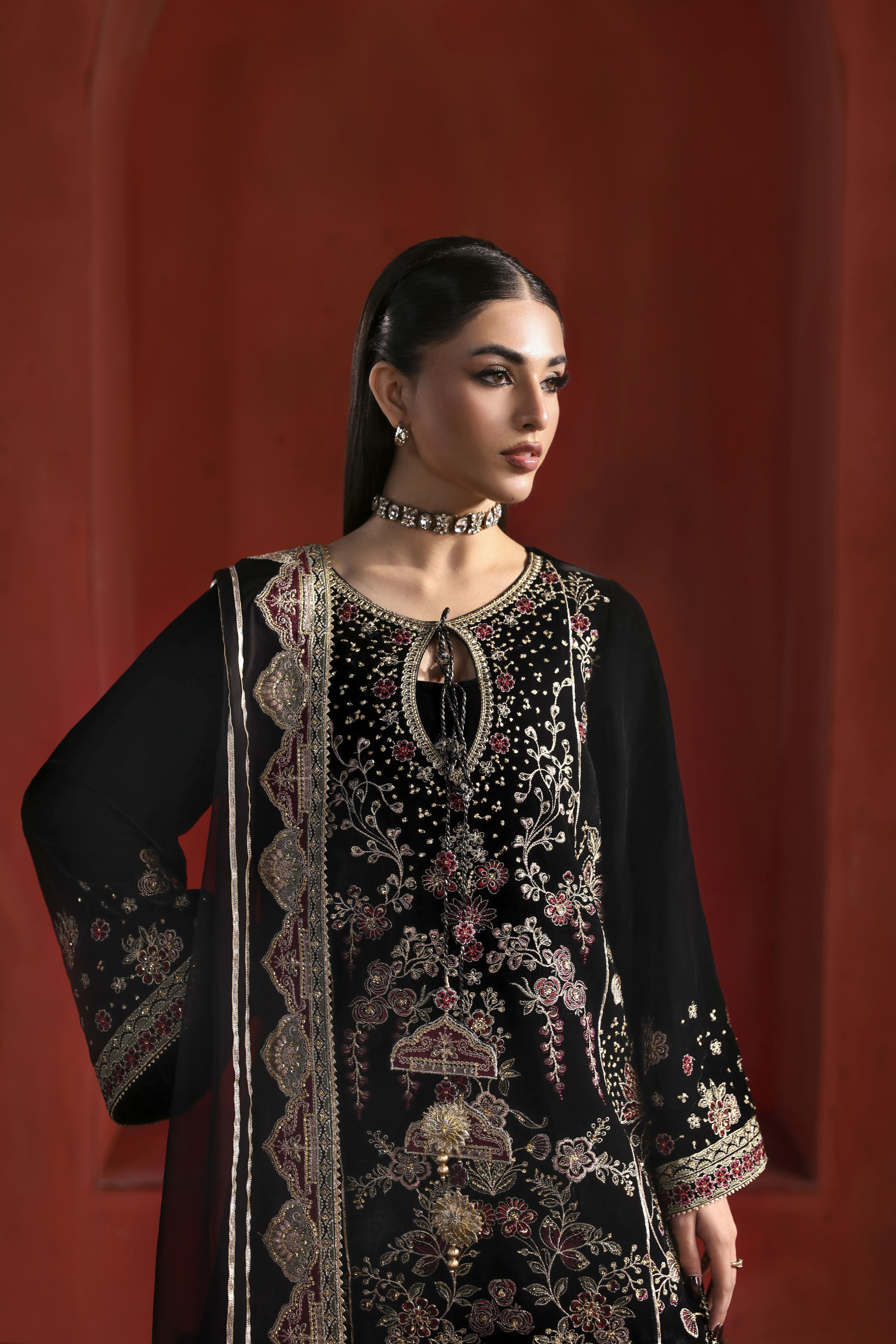 UN3PC-FRW25121 - Black rose - 3-Piece Suit