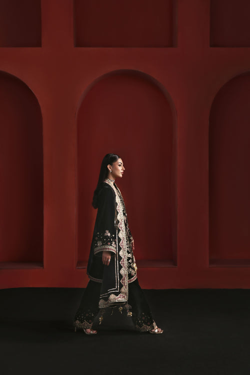 UN3PC-FRW25121 - Black rose - 3-Piece Suit