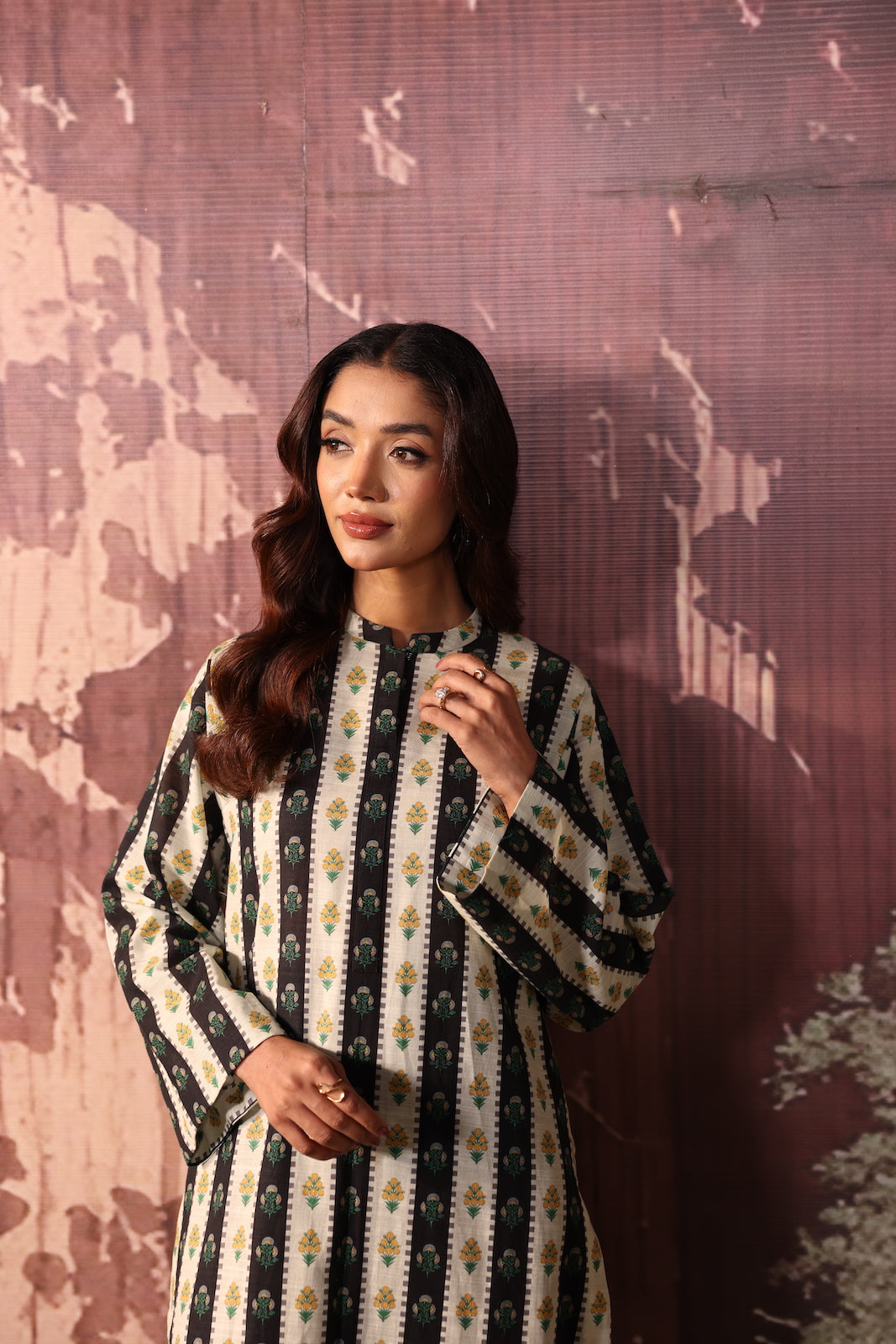 PE1PC-FRW2554 - Linear Flow - Dailywear 1-Piece Shirt