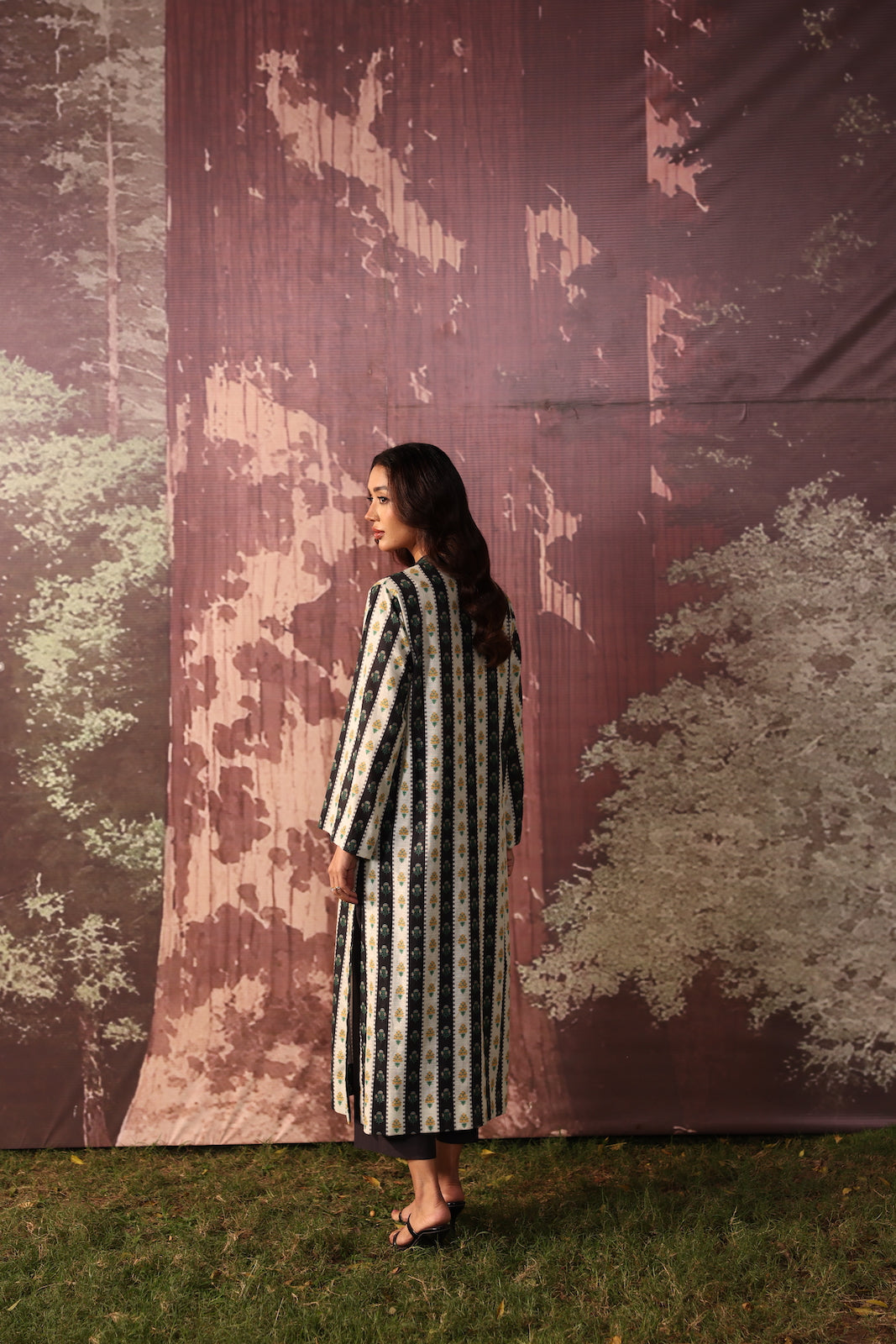 PE1PC-FRW2554 - Linear Flow - Dailywear 1-Piece Shirt