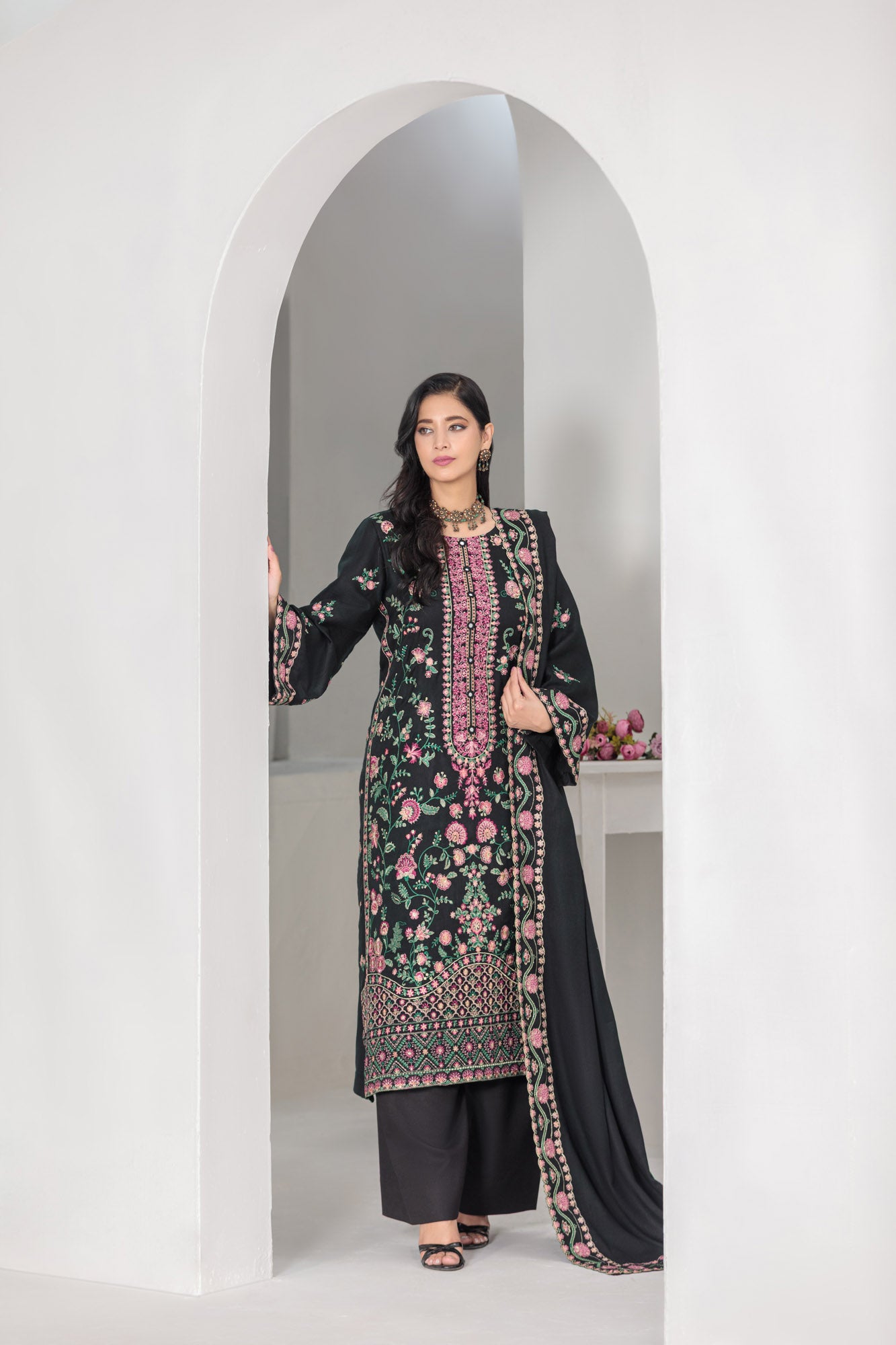 FRW2592 - Zar-e-Lail – premium 3-Piece Suit
