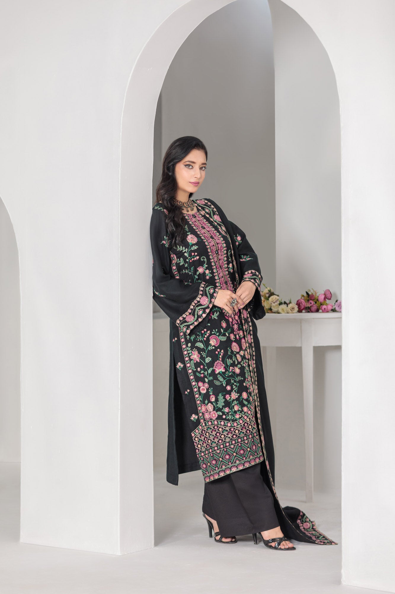 FRW2592 - Zar-e-Lail – premium 3-Piece Suit