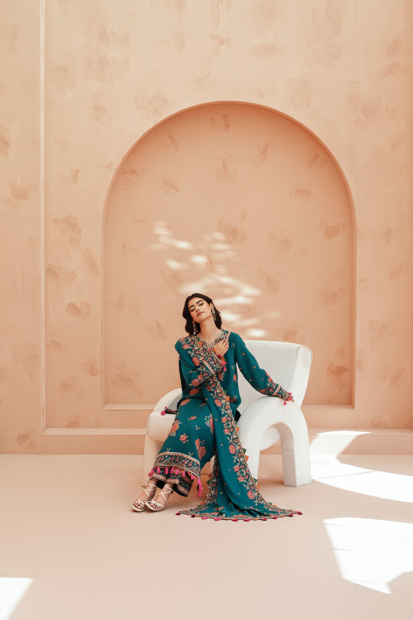 [UN3PC-FRW25111] Indigo(Teal) – Signature Peach Leather 3-Piece Suit